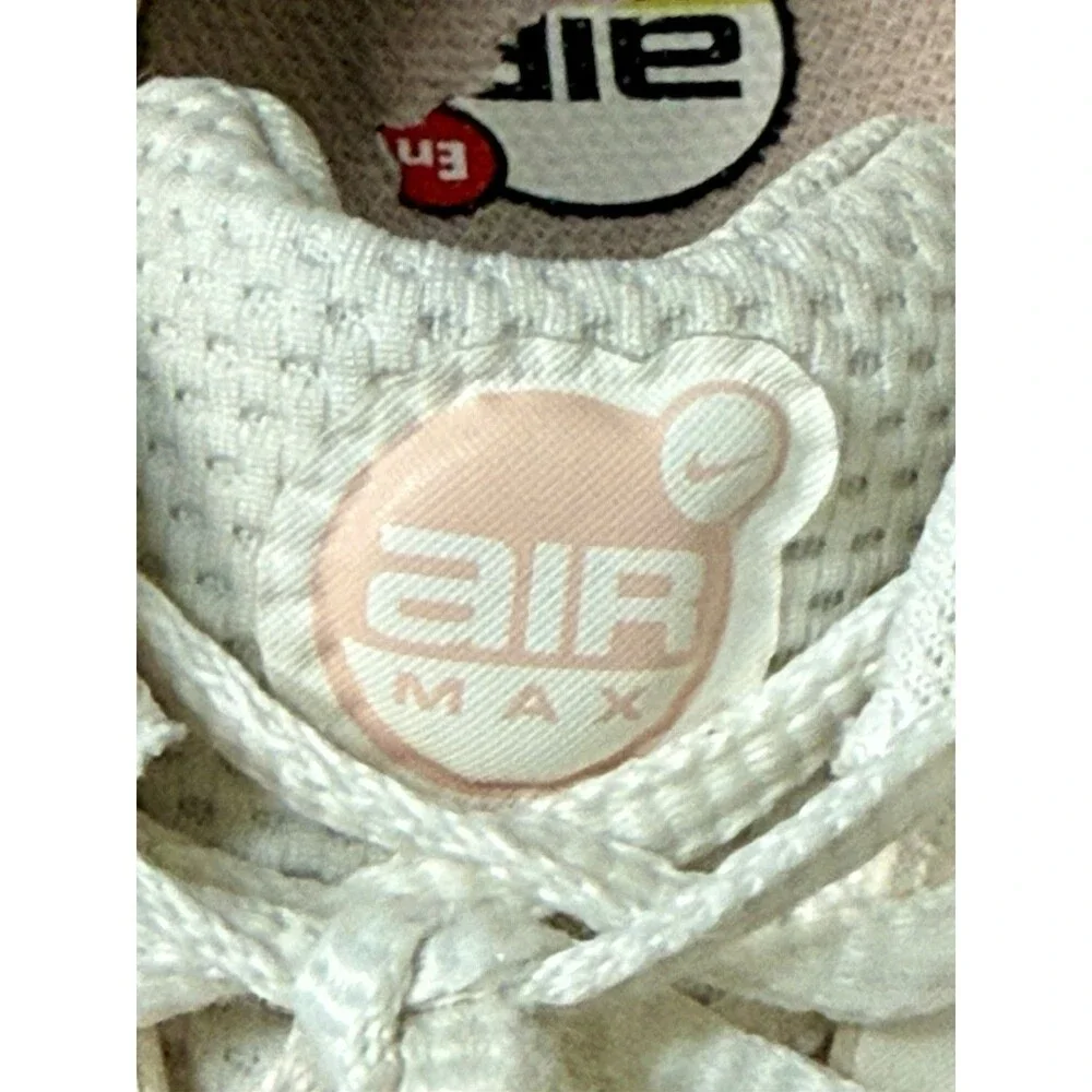Woman's Athleisure Nike Air Max Nuaxis Sneaker Size 8 Cream White Peach